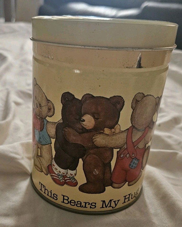 Vintage 1984 Teddy Bear Tin This Bears My Hugs To You Excellent Condition