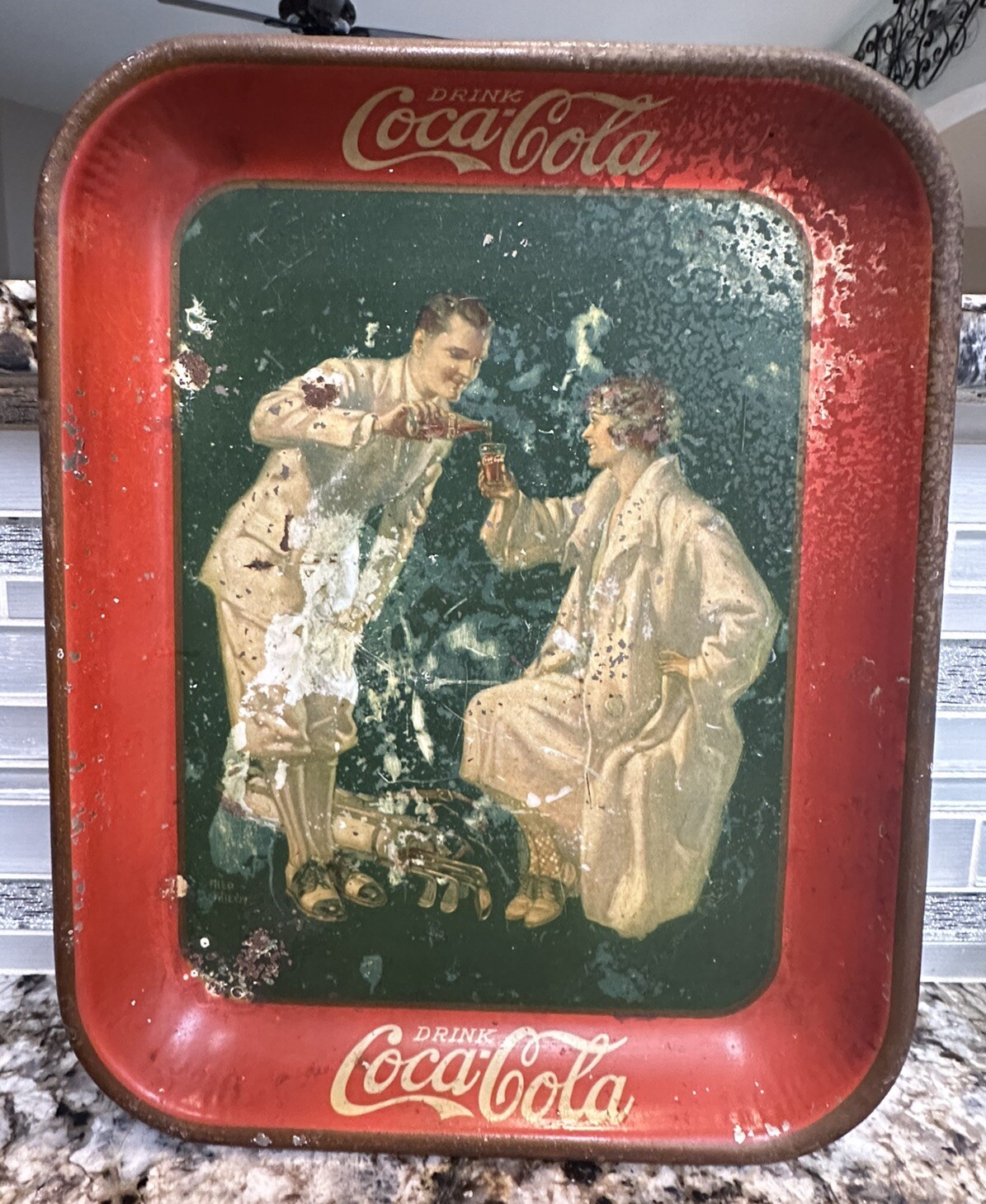 1926 COCA-COLA ADVERTISING TRAY – THE GOLFERS COKE TRAY ROUGH CONDITION