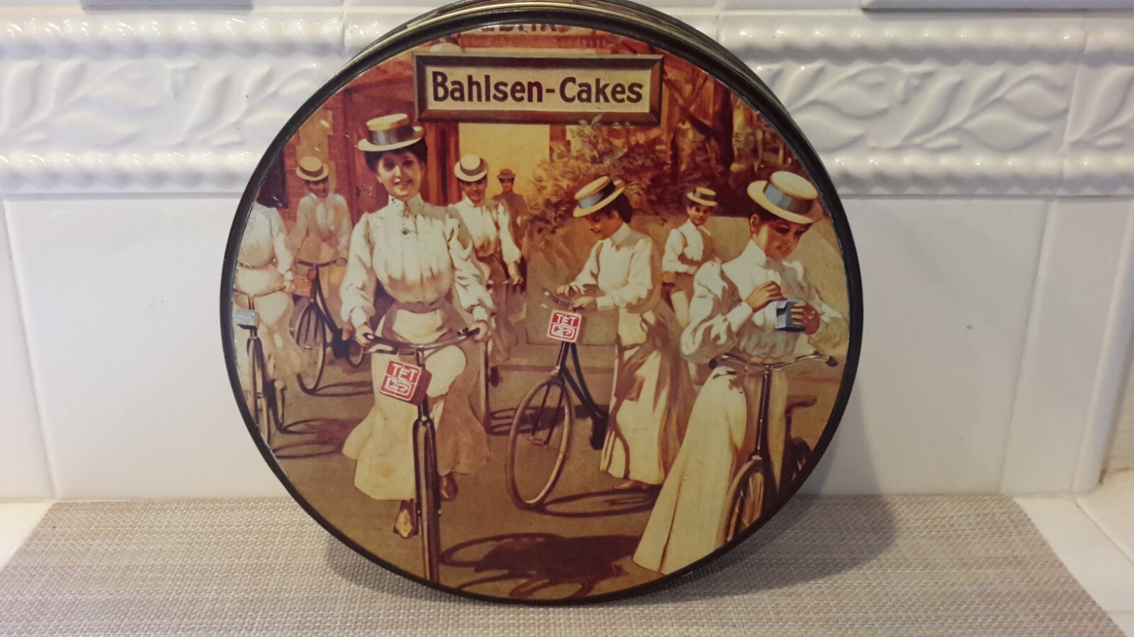 Vintage Bahlsen’s Cakes Round Cookie/Cake Tin Empty Pre-owned