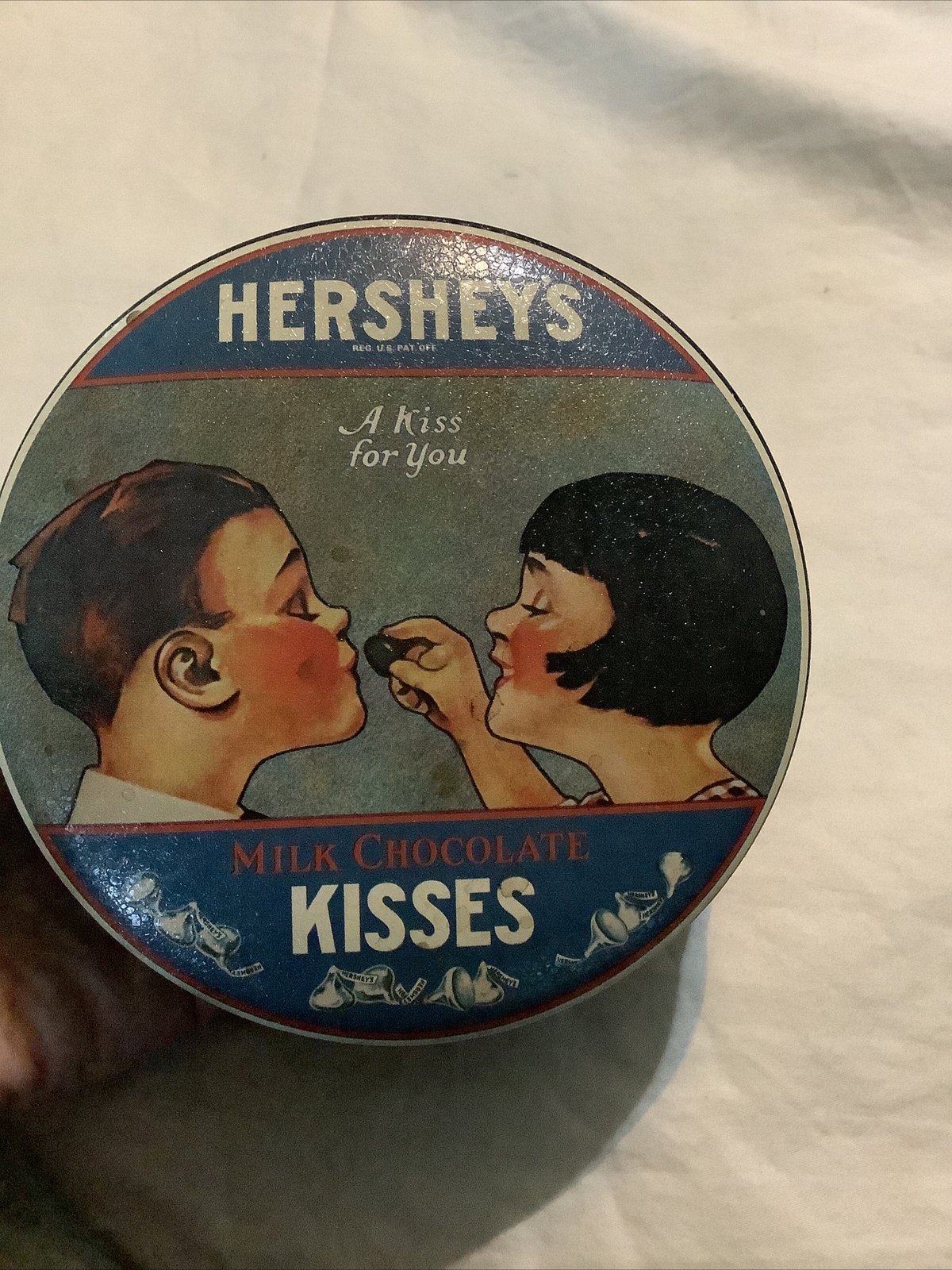 Hershey’s Milk Chocolate Kisses Round Tin 5″ Diameter~Vintage 1982 ~ England