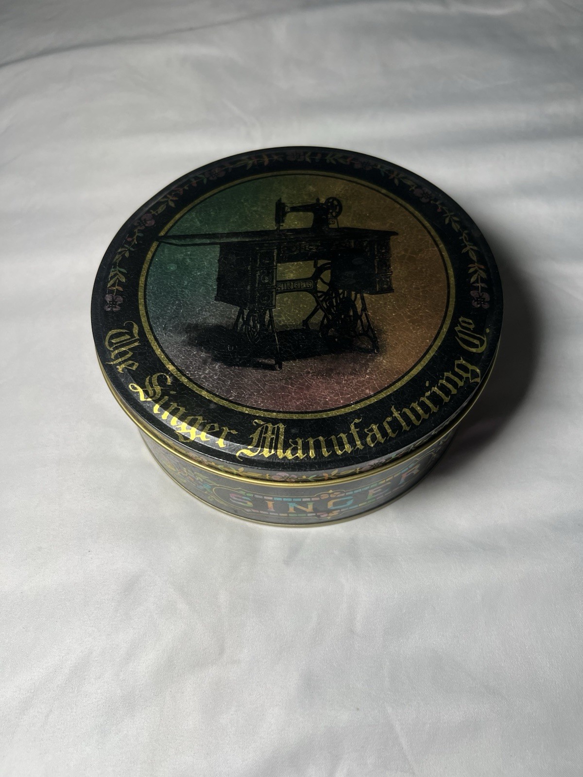 Vintage The Singer Manufacturing Co. Sewing Machine Round Metal Tray Decor