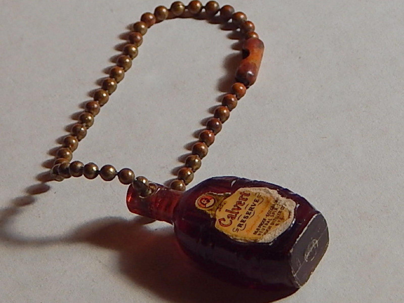VINTAGE CALVERT RESERVE WHISKEY CHARM ADVERTISING PRODUCT PREMIUM KEY CHAIN