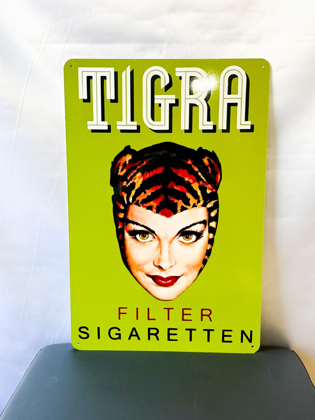 Tigra Filter Zigaretten – Vintage Cigarette Advertising Metal Sign – 60 × 40 cm