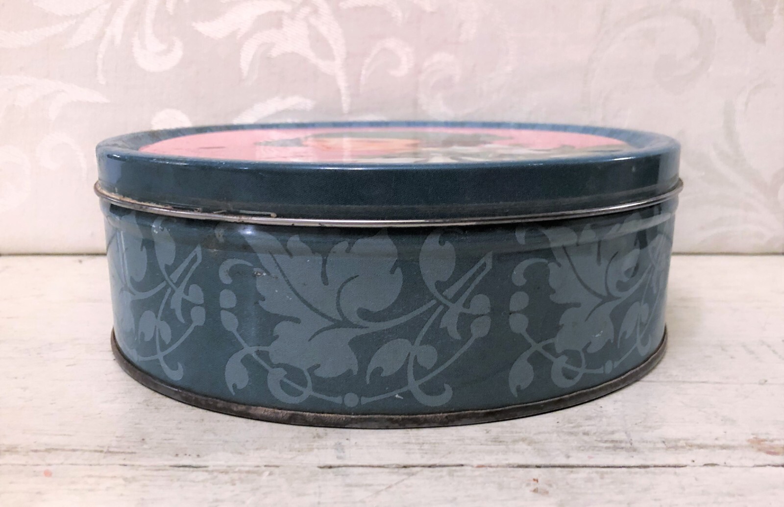 Lightweight c 1990s Vintage Tin Box Flapper Glamour Girl Pink & Green