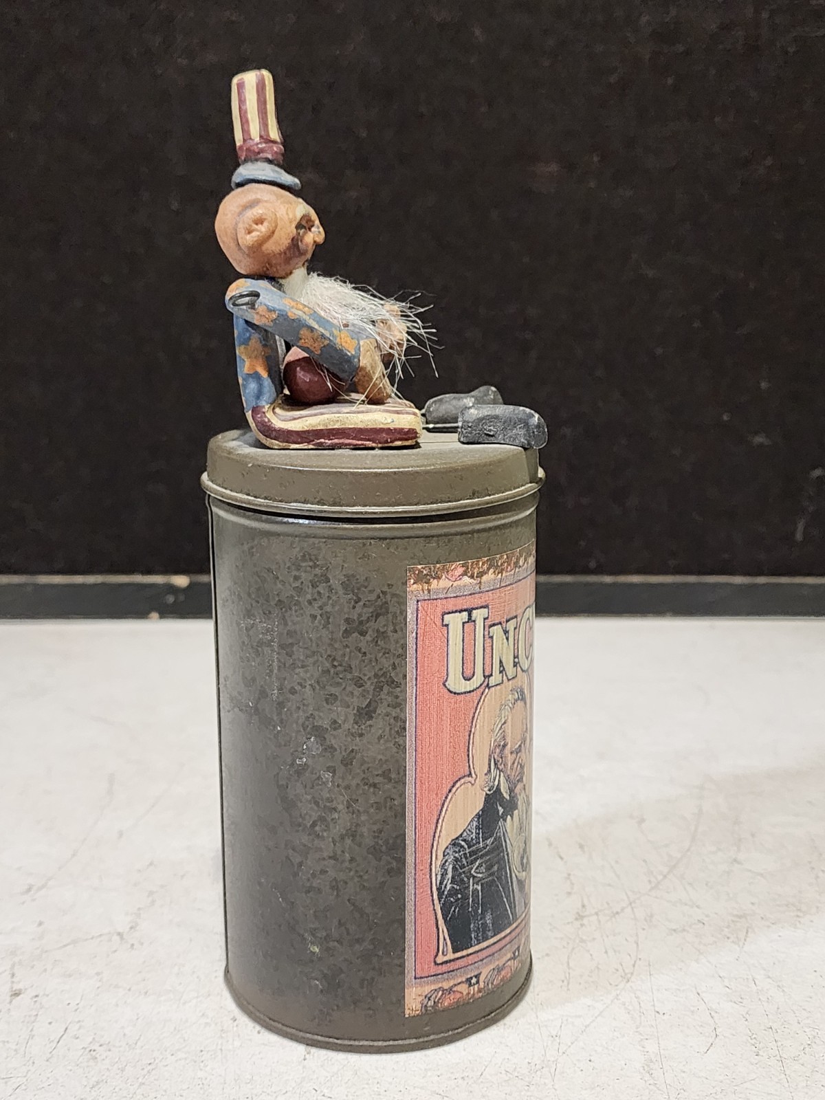 VINTAGE UNCLE SAM BRAND YAKIMA VALLEY APPLES TIN CAN WITH FOLK FIGURE LID