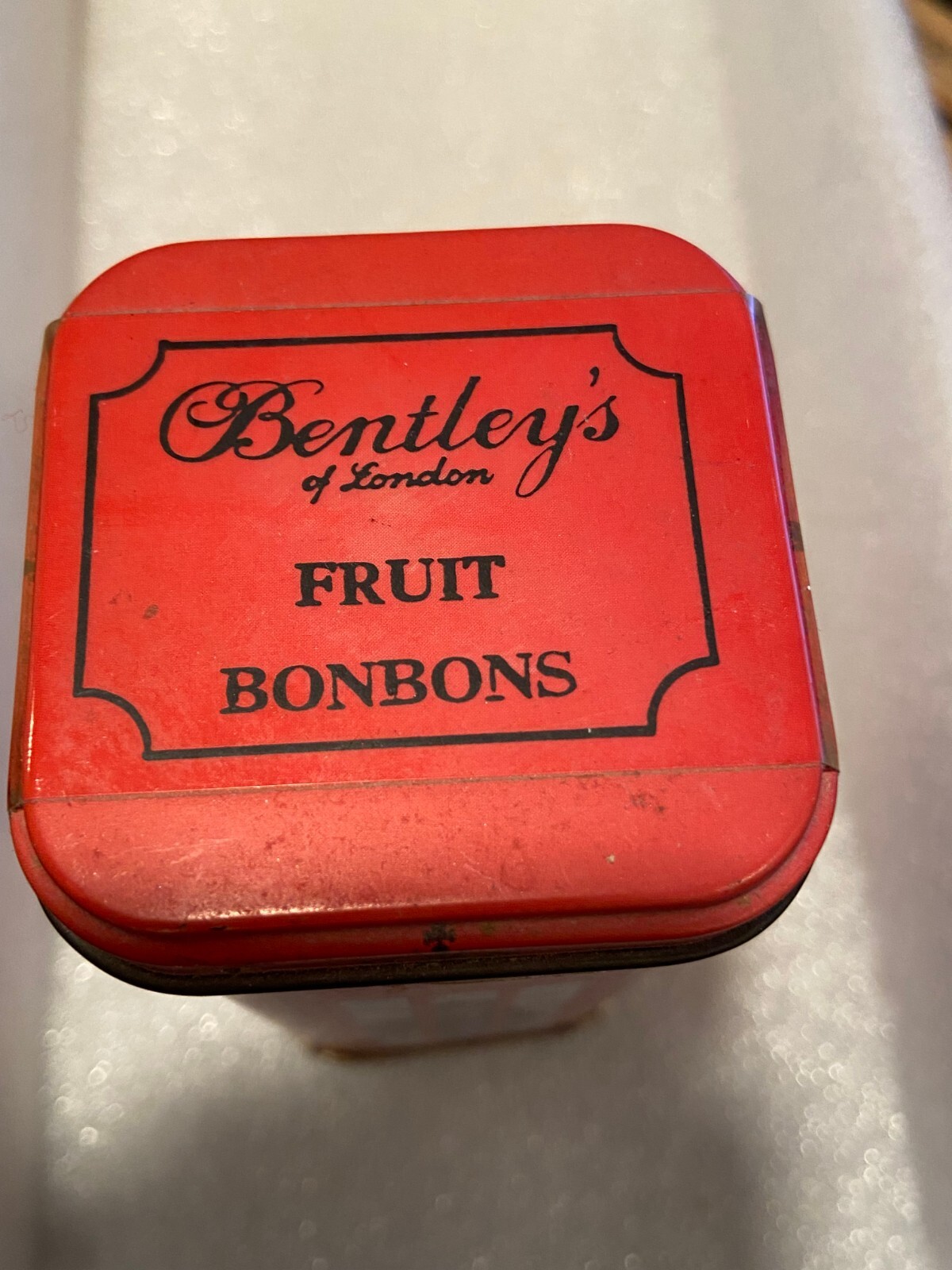 Bentley’s Of London Fruit Bonbons Phone Booth Tin 5″ X 2″ *Pre-Owned* BT1