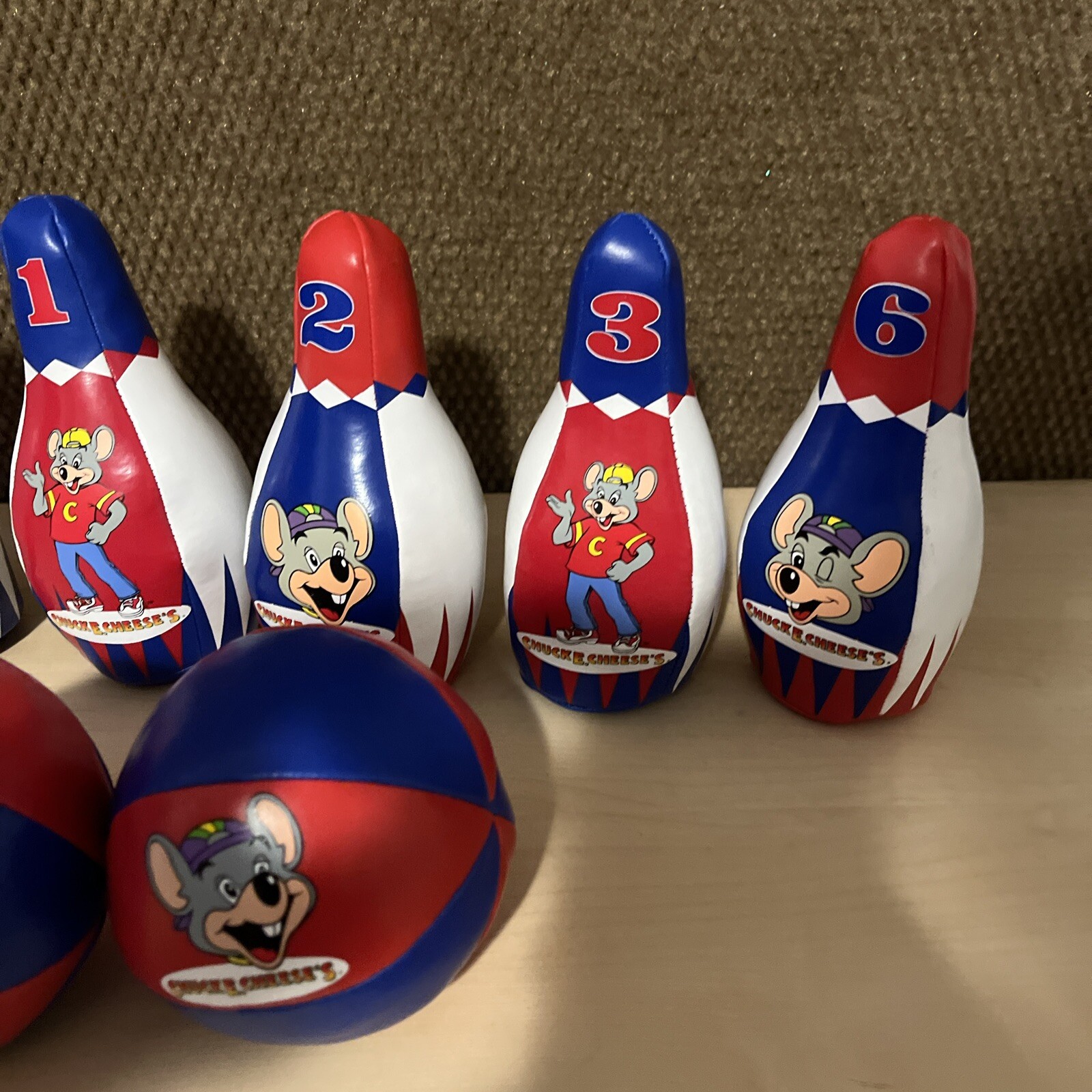 2003 CEC Entertainment Chuck E. Cheese Set of Five Numbered Plush Bowling Pins