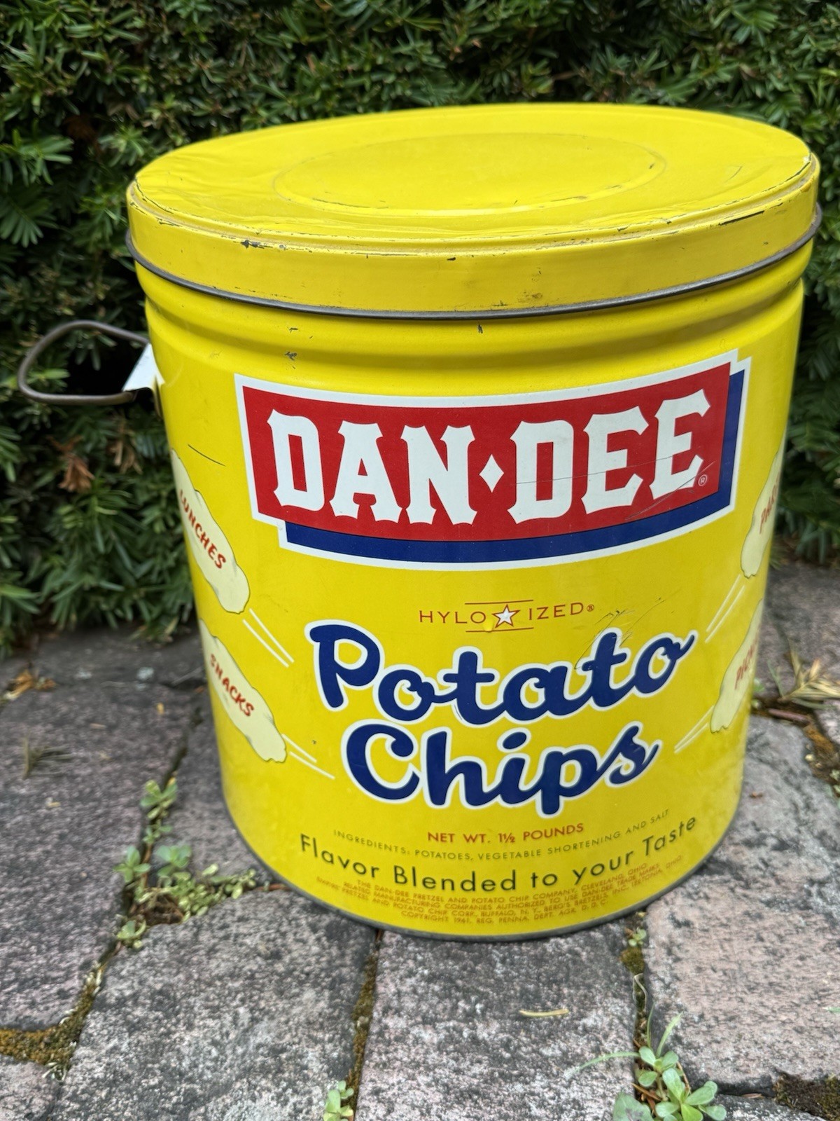 Vintage DAN DEE POTATO CHIPS LARGE 24 Oz Potato Chip Tin Can Cleveland Ohio