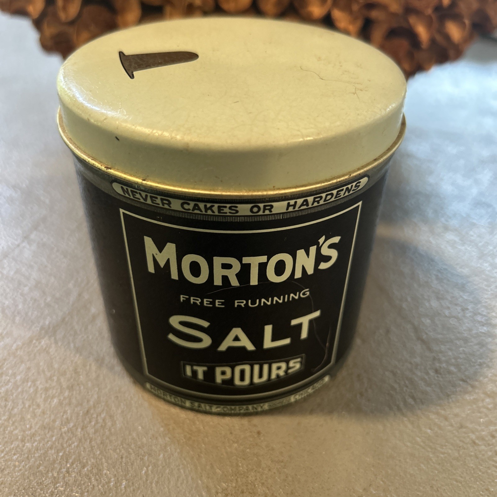 Vintage Morton’s Free Running Salt It Pours Collector Tin 4×4”