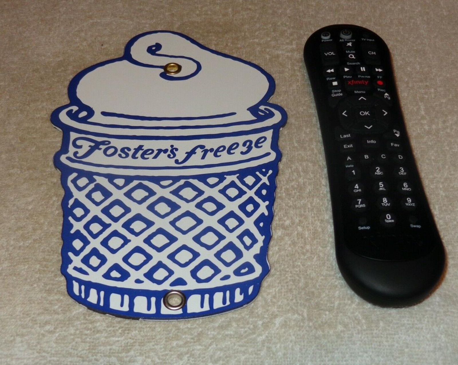 5×8 in FOSTER`S FREEZE ICE CREAM CONE SIGN DIE CUT HEAVY METAL PORCELAIN # Z 520