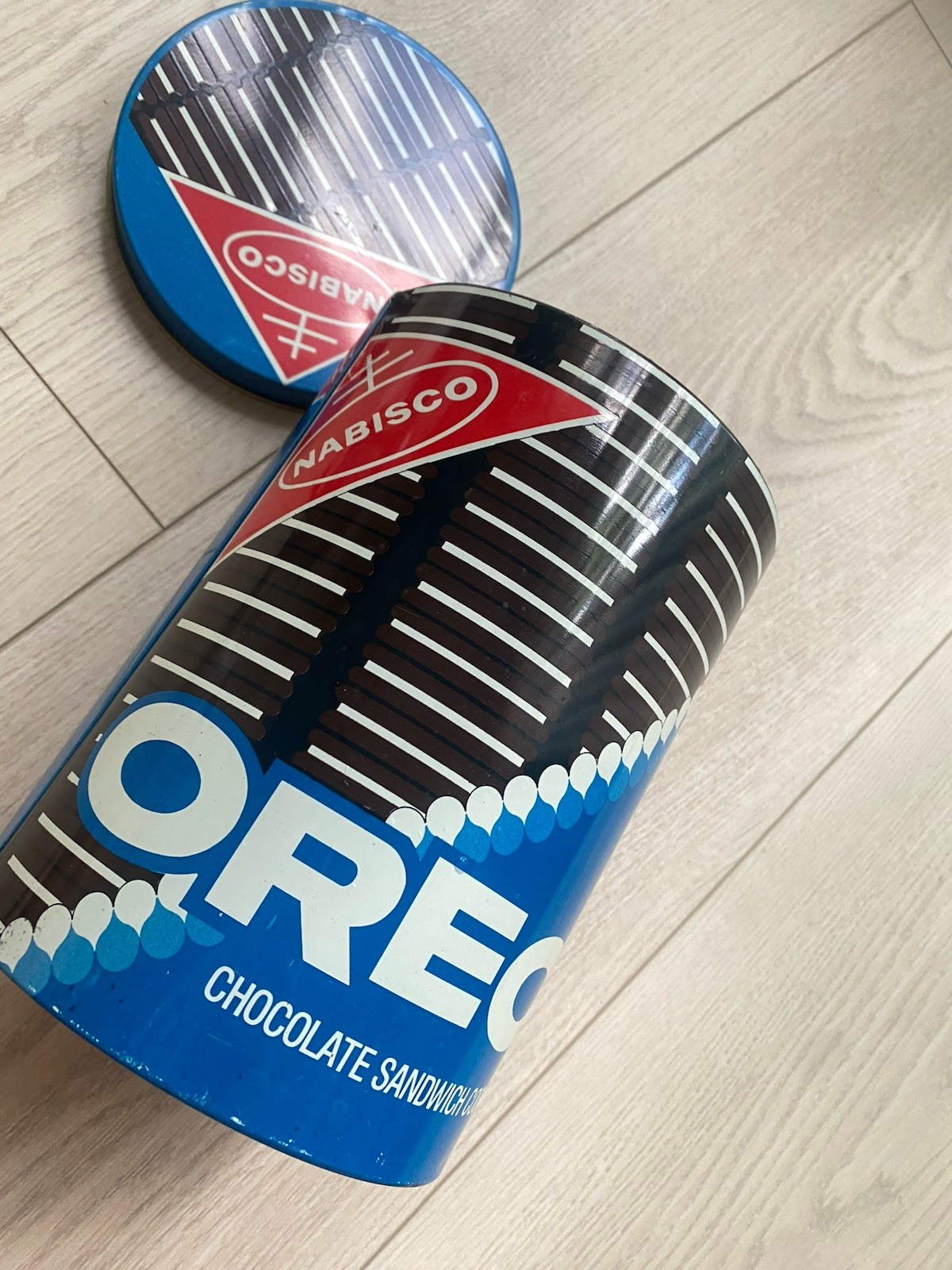 Tin OREO® Chocolate Sandwich Cookies® Nabisco© Collectible 1970s Blue Round