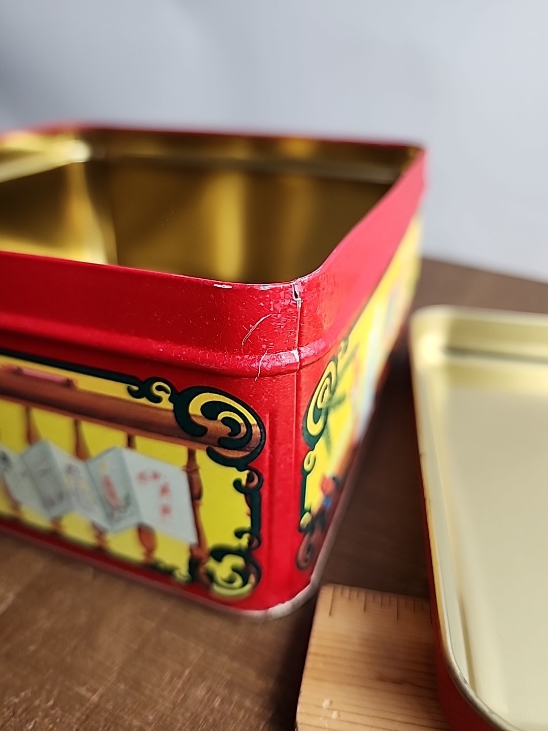 Vintage 1992 Crayola Tin Crayon Holiday Christmas Retired Storage EMPTY