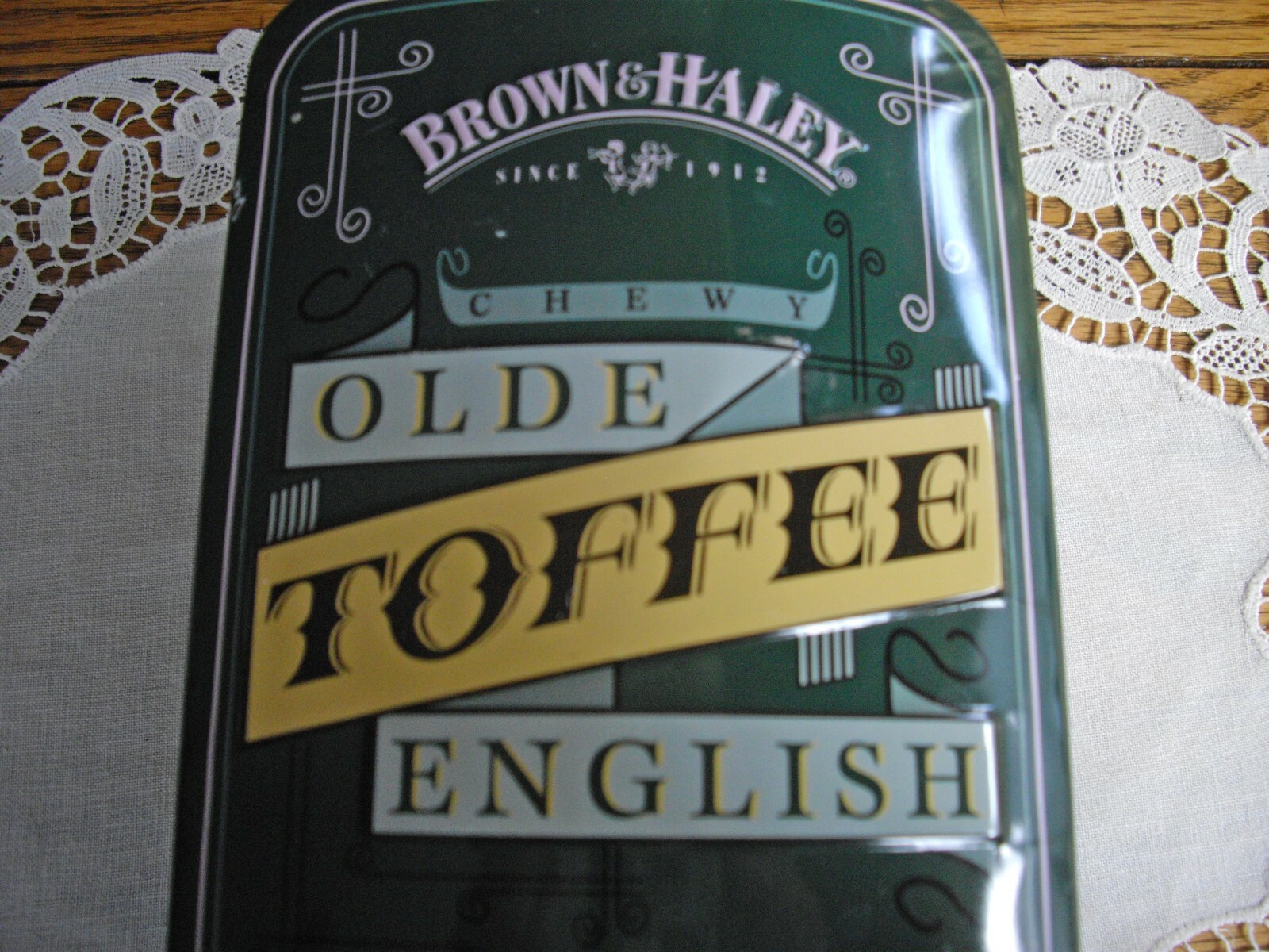Brown & Haley Olde English Toffee Green Tin w/ Lid ~