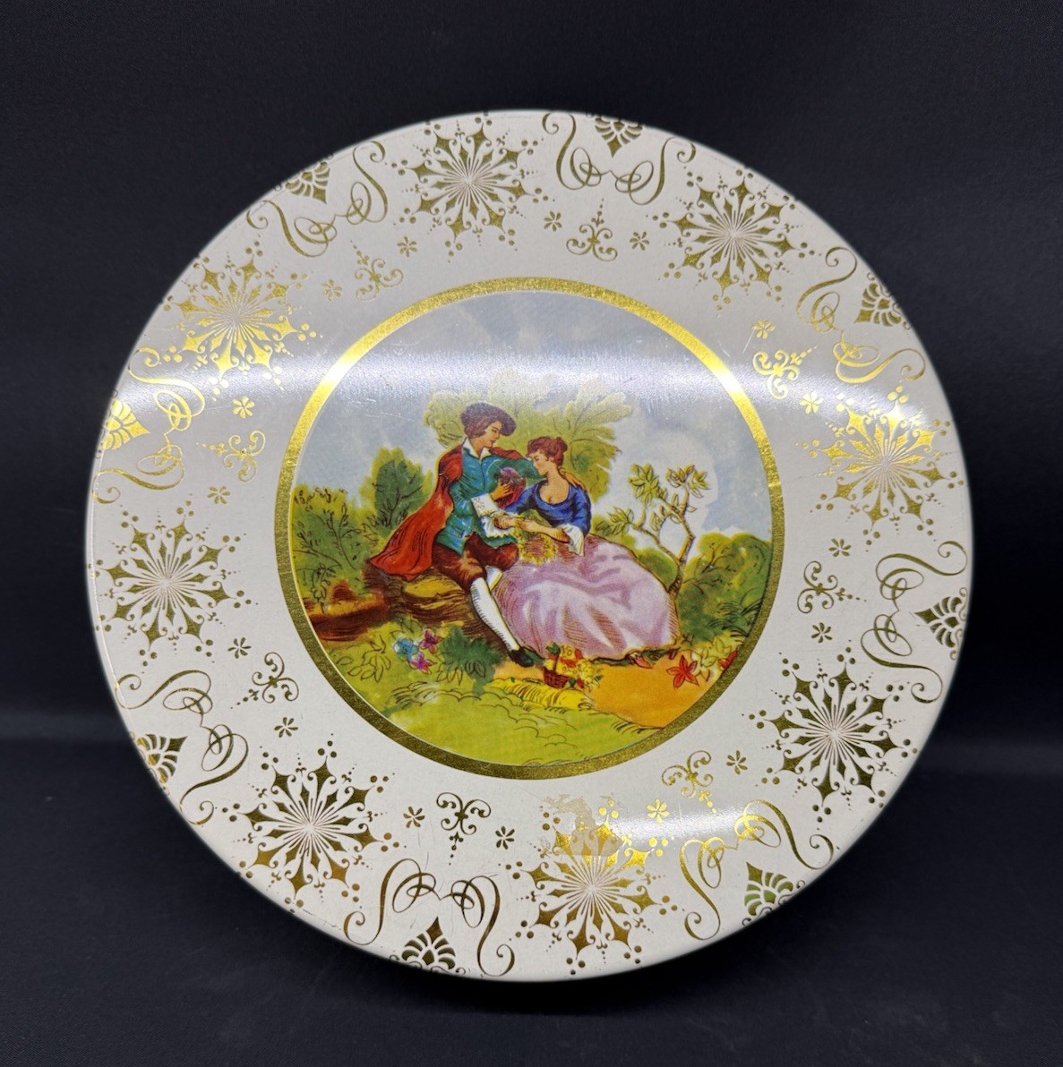 Vintage Round Tin Box Romantic Fragonard Courting Couple Scene 10.5″