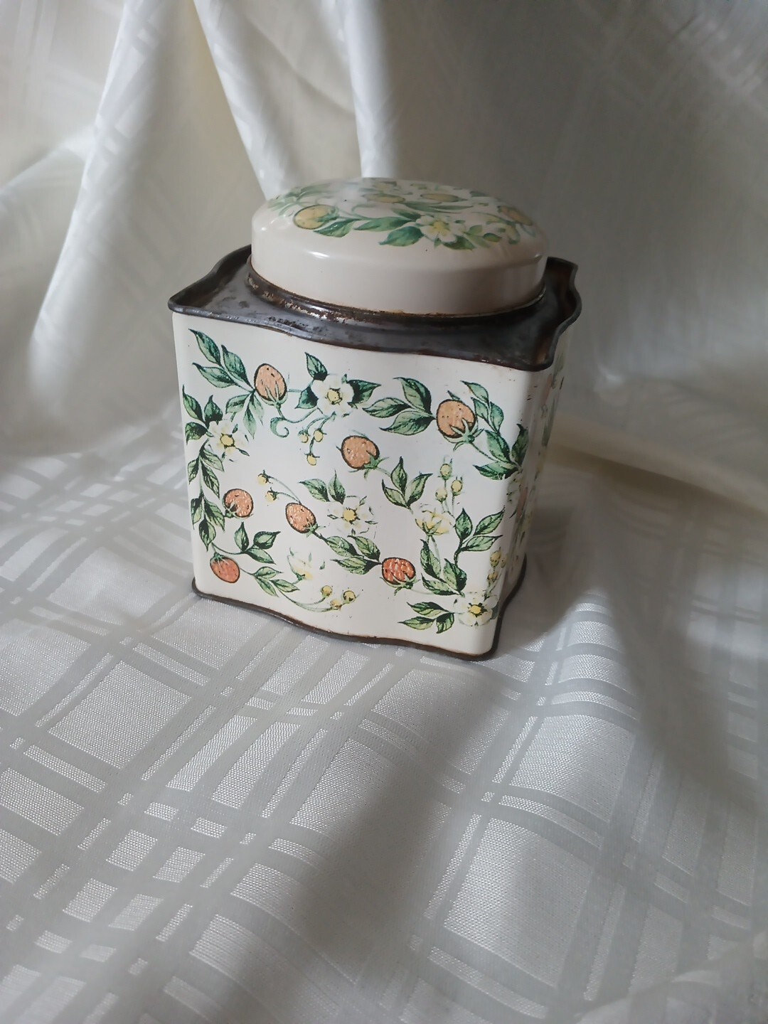 Bristol Ware Vintage Tin Made In USA