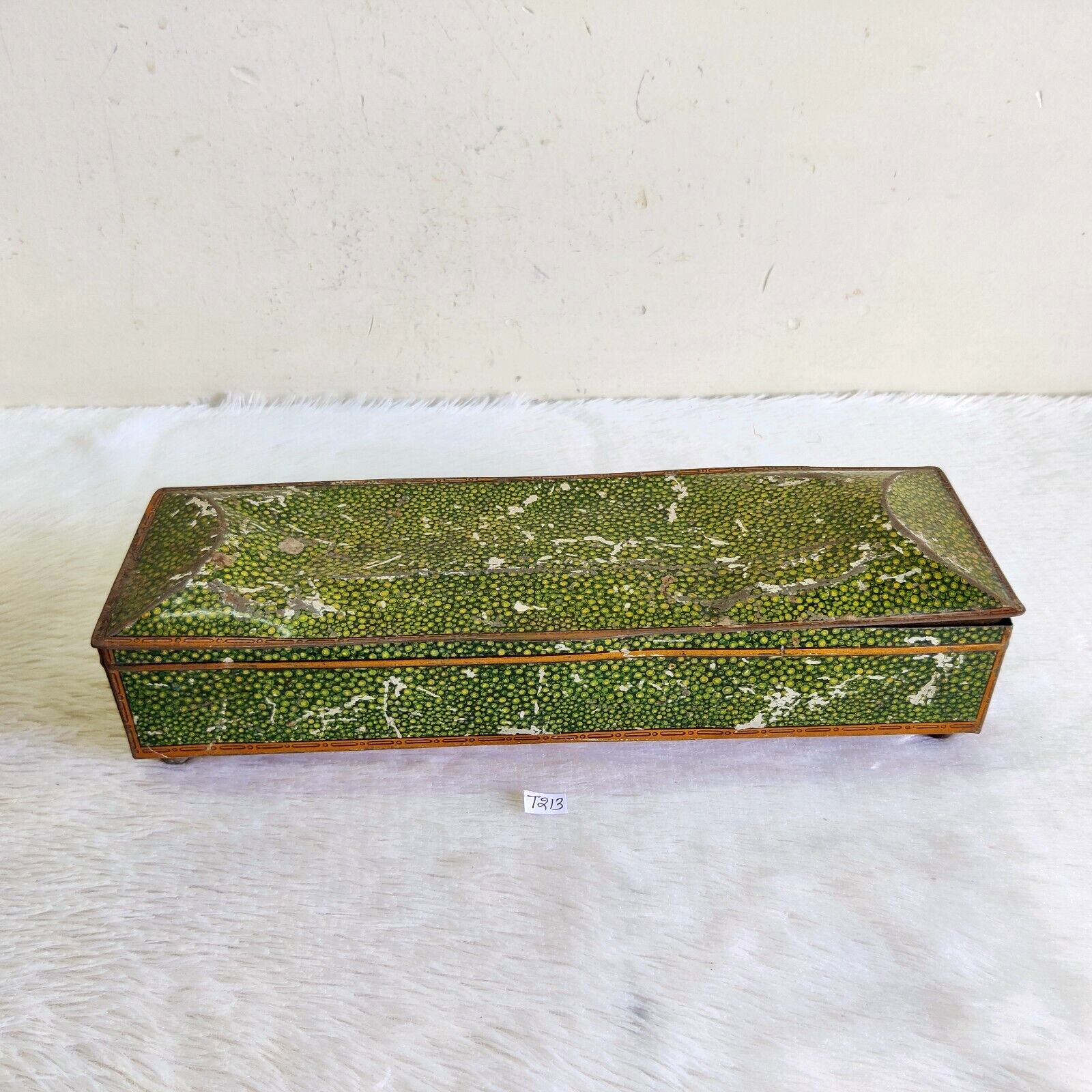 1930s Vintage Passing Show Cigarette Advertising Tin Box Rare Collectible T213