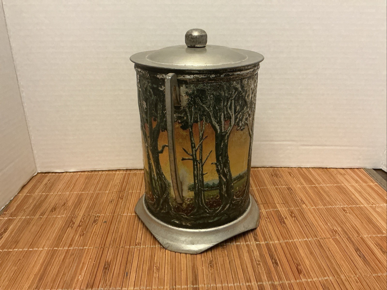Huntley and Palmers Biscuit Tin Reading & London England Art Nouveau 7.75” 1908
