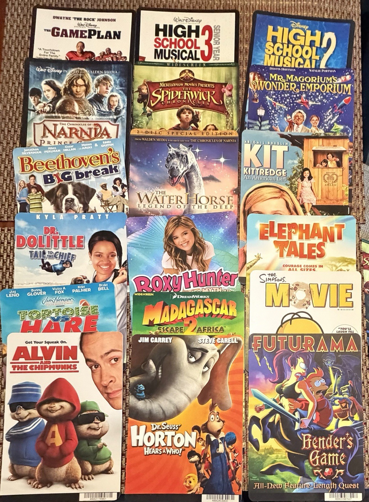 Lot Of 18 BLOCKBUSTER VIDEO DISPLAY ANIMATED / KIDS MOVIE BACKER CARDS 5.5″X8″
