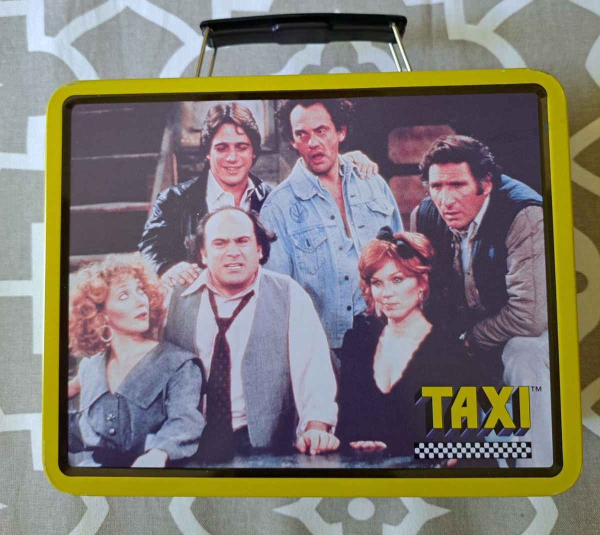 Vintage 1999 Taxi TV Sitcom Metal Lunch Box The Tin Box Company Paramount