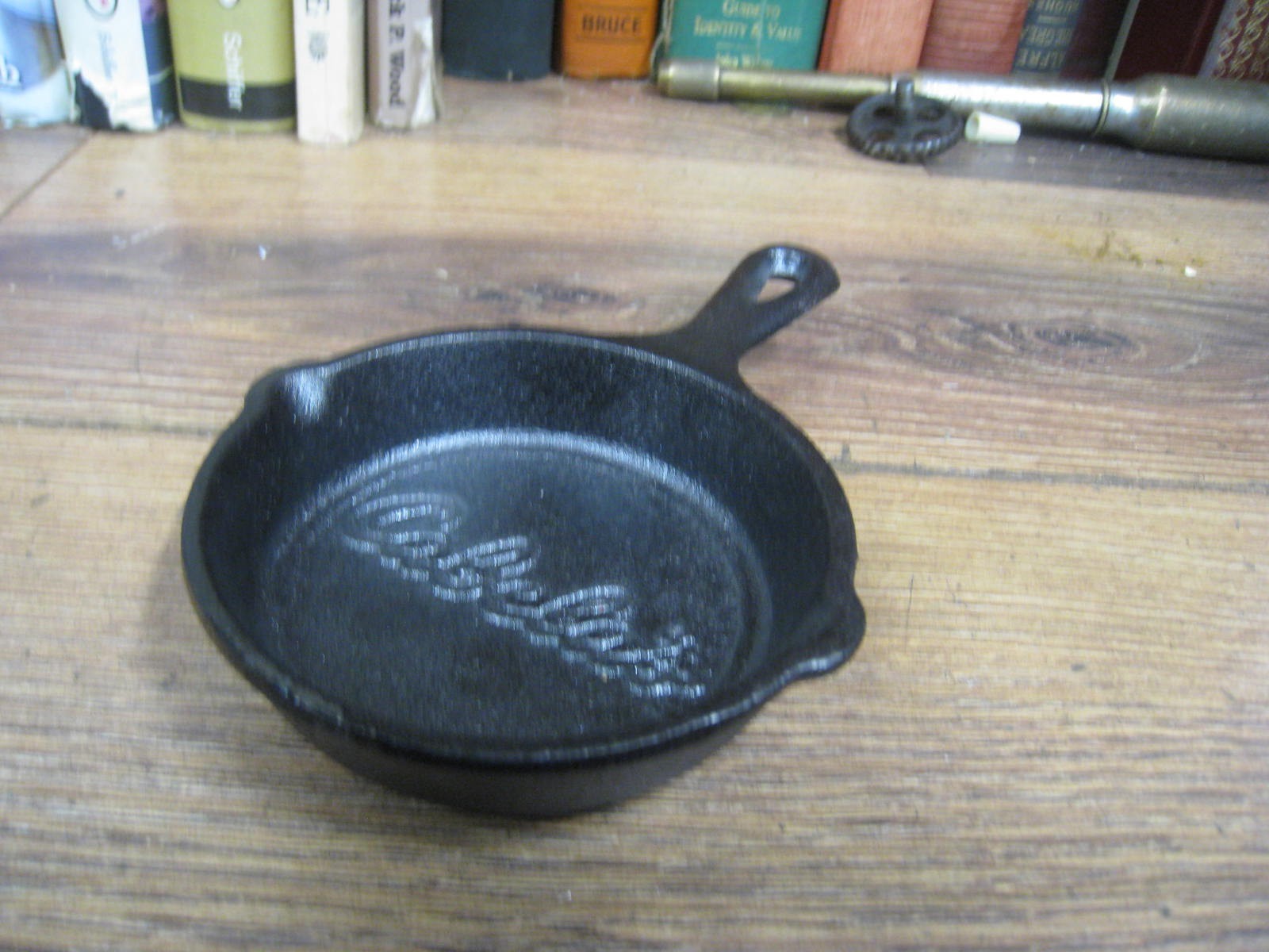 CABELA’S BY LODGE USA MS MINIATURE CAST IRON SKILLET ASH TRAY ADVERTISING