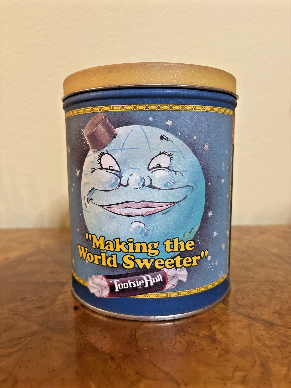 Vintage 2000 Tootsie Roll Tin Moon Face Making World Sweeter Limited Edition