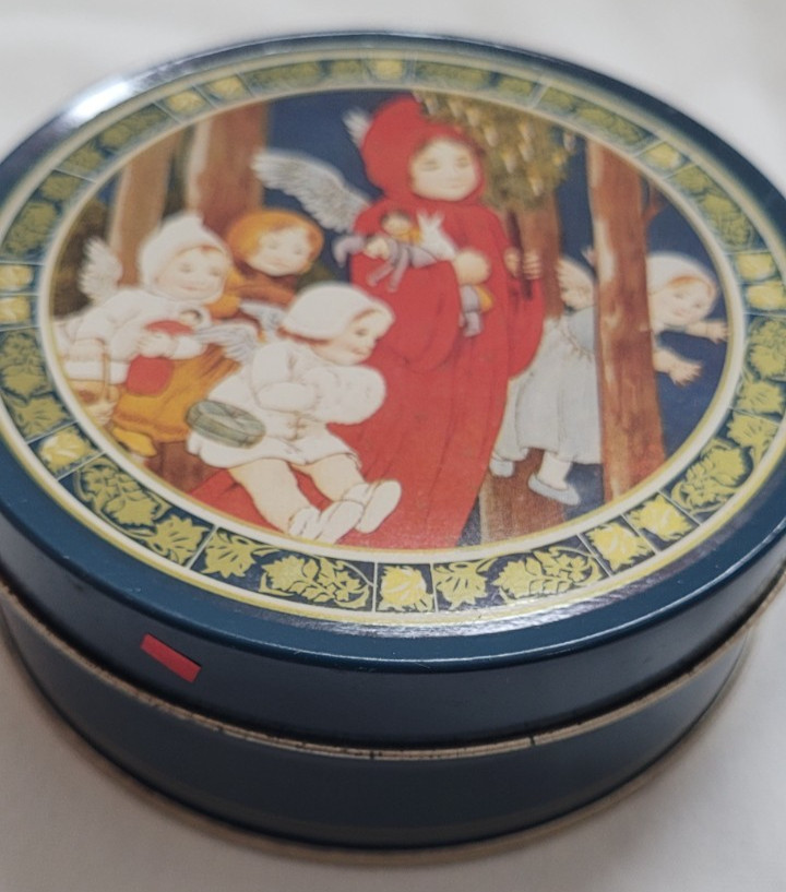 Enesco Tin Christmas Tin Hong Kong 3.75″ round Angel Fairy Cookie Cutter