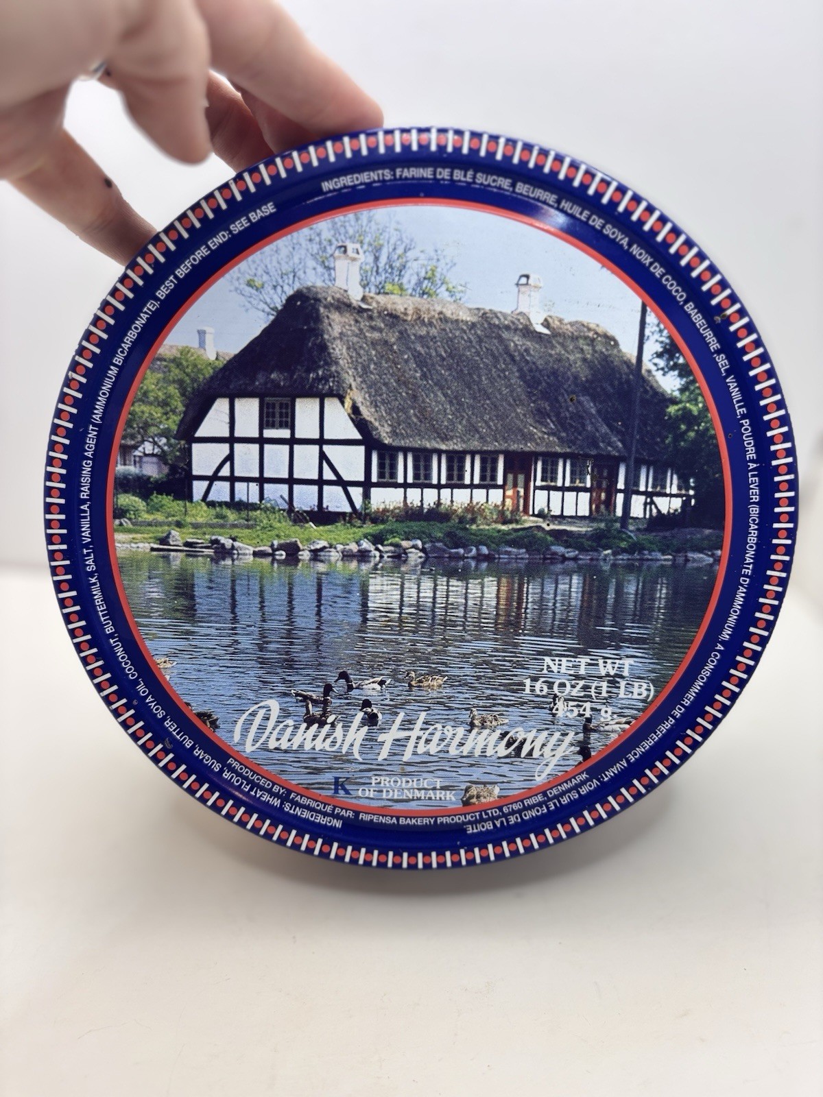 Danish Harmony Butter Cookie Metal Tin circa late 1980’s Holiday Home Decor