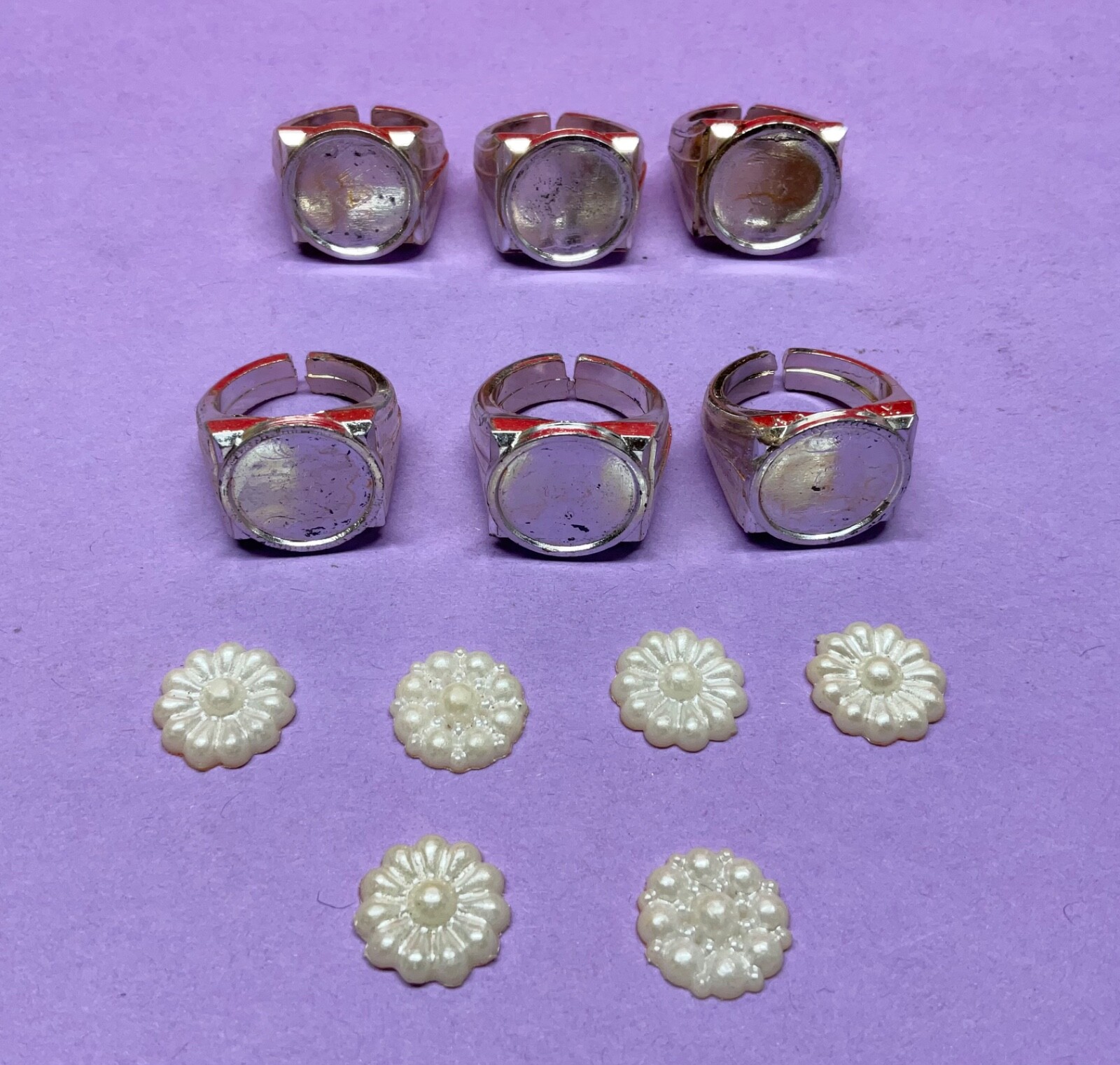 6 Vintage K.G. Inc NY 1970’s Gumball Vending Machine Prize Toy Ring Charms Kit