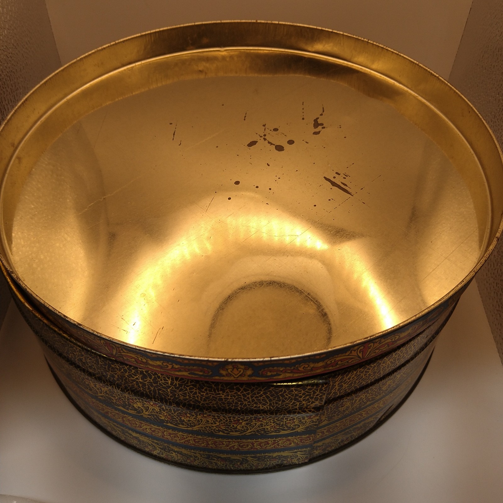 Vintage Hostess Fruit Cake Tin Mid 1900’s Art-Deco Style Large Round 10″x4″