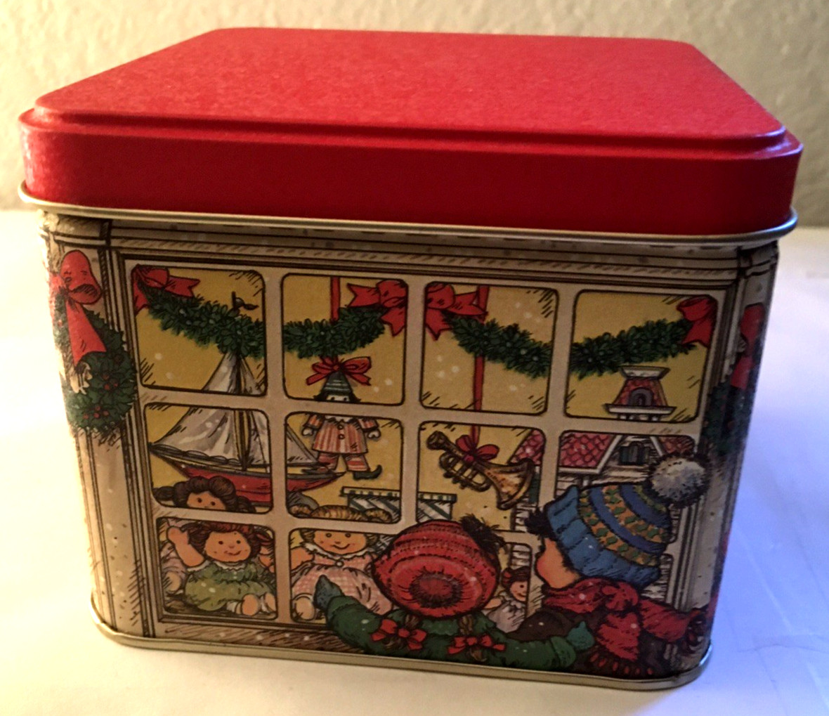 Vtg Potpourri Press Christmas Holiday Window Shopping with Kids Square Metal Tin