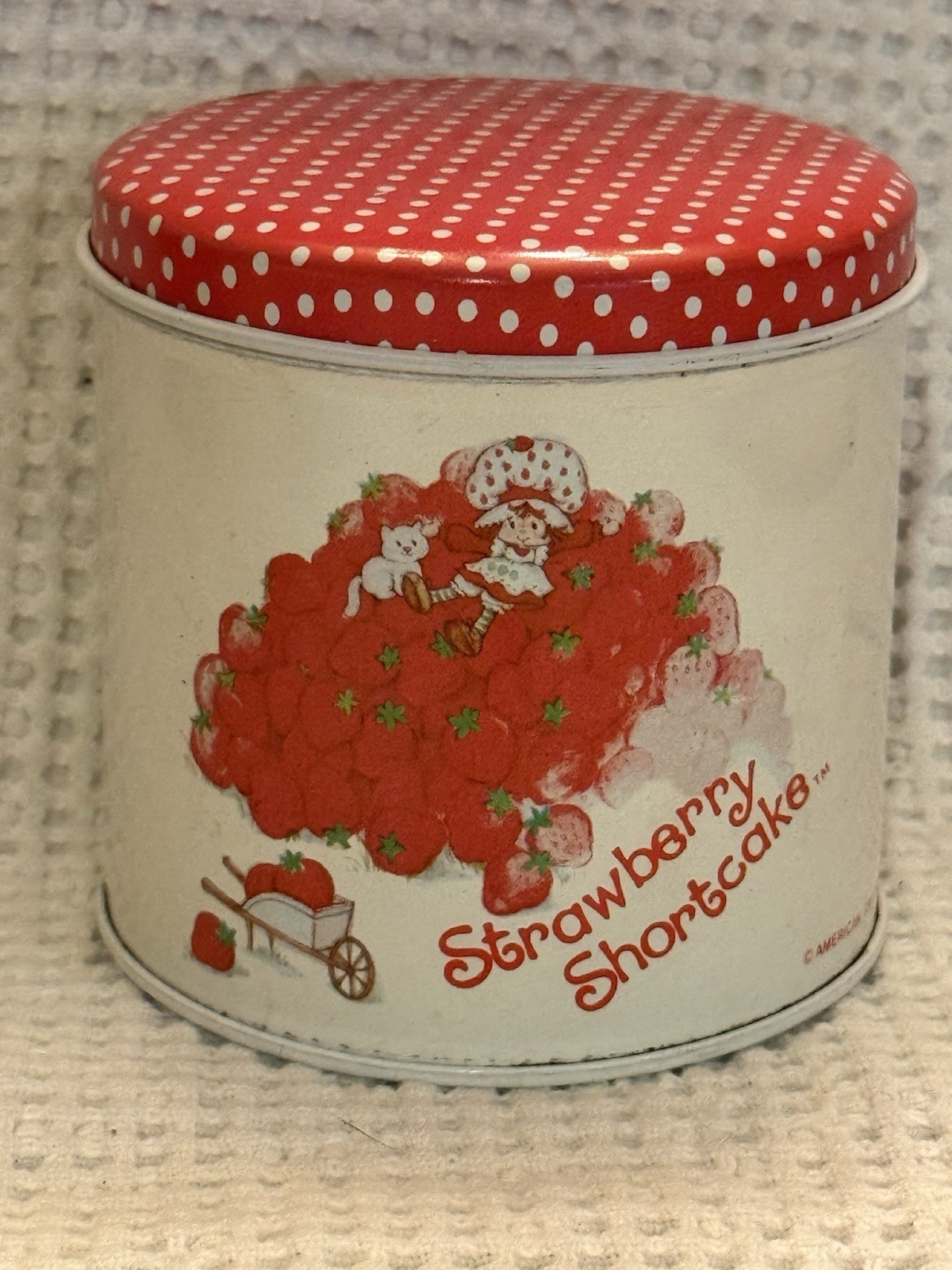 Vtg 1980 Strawberry Shortcake tin w/lid Cheinco American Greetings 4”x 3.5”