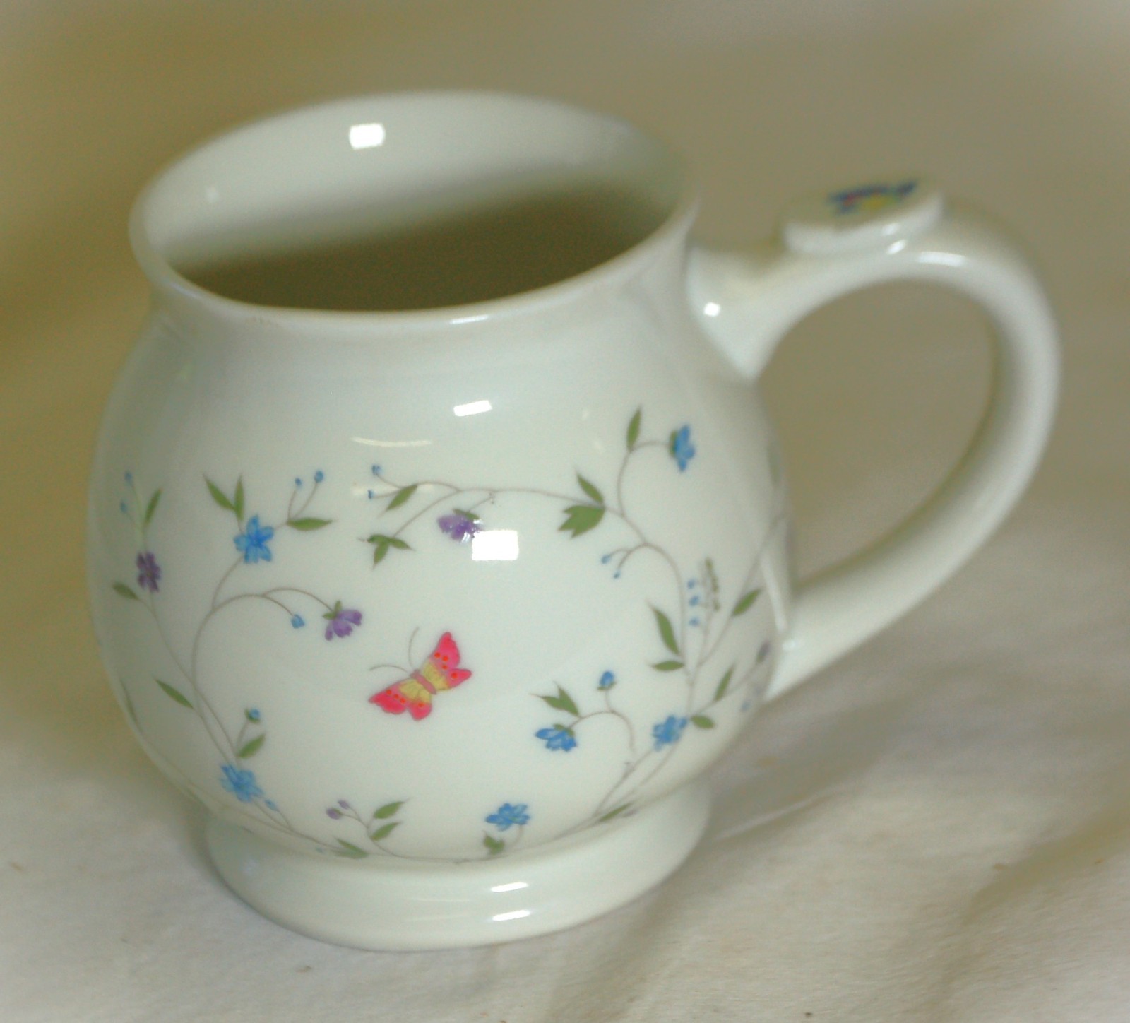 Butterfly Footed Tea Mug
