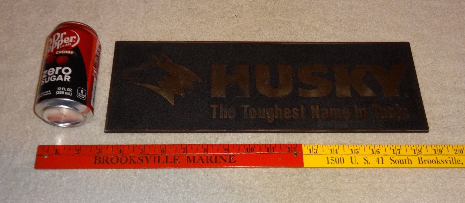 VINTAGE HUSKY THE TOUGHEST NAME IN TOOLS +DOG 16″ PLASTIC TOOL GASOLINE OIL SIGN
