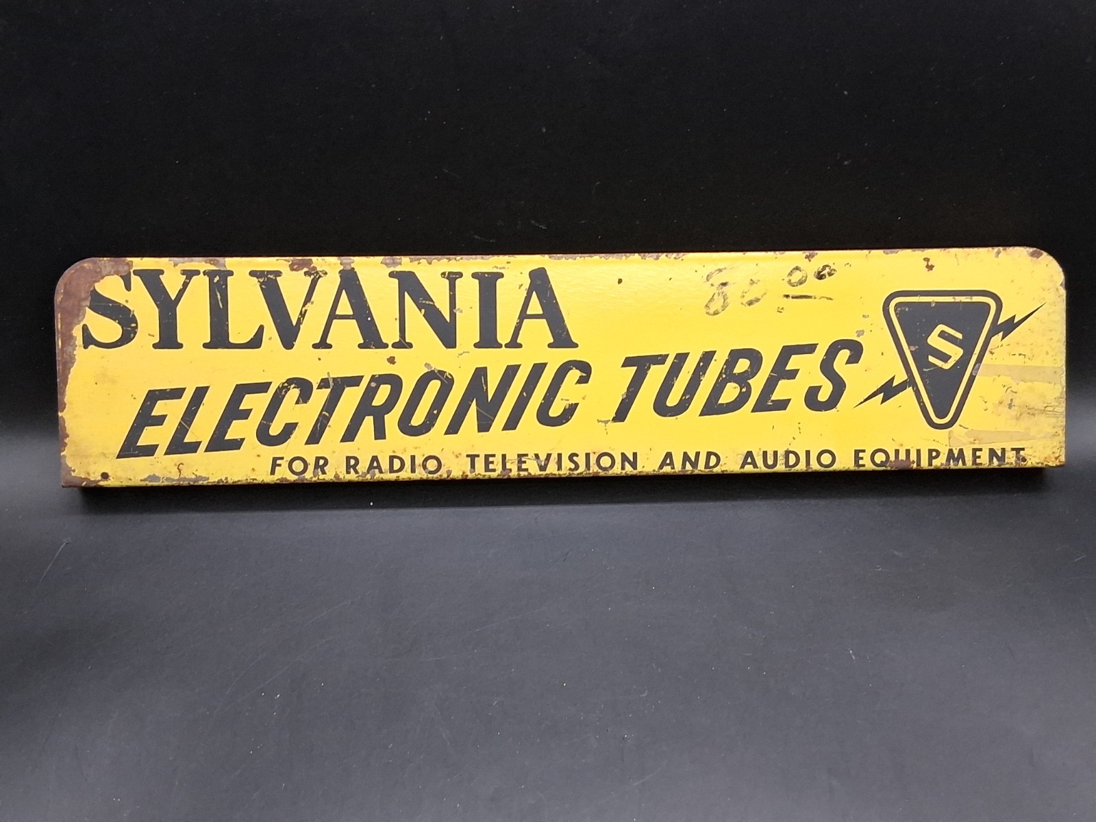 Vintage 1950s Sylvania Tube Display Shelf Metal Topper Flanged Sign 18″ X 4″