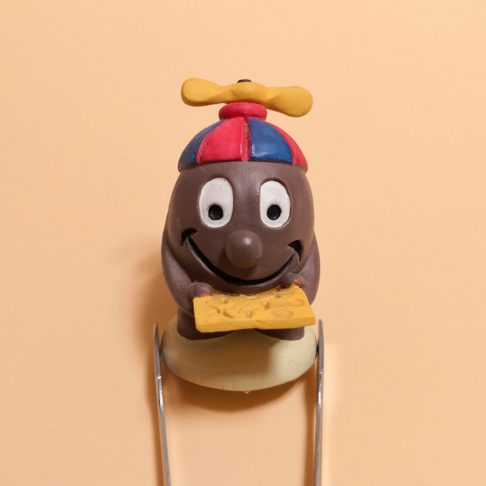 Cadbury World CHOCOLATE CREAM EGG w Propeller Hat 2″ Mini Figure 1997 UK Rare
