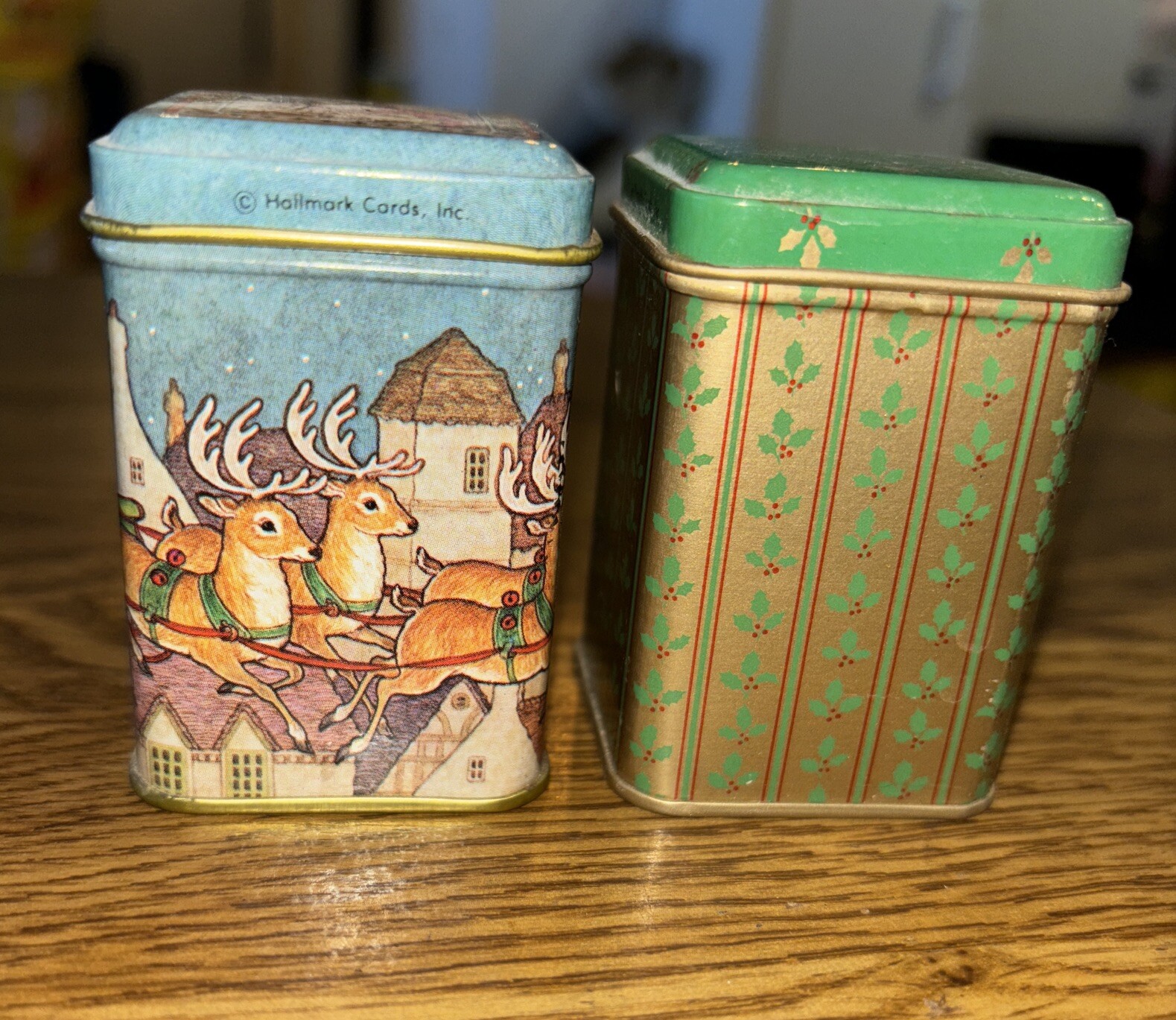 Hallmark Cards Inc. Miniature Christmas Tins ( 2) USA 2-1/2″T
