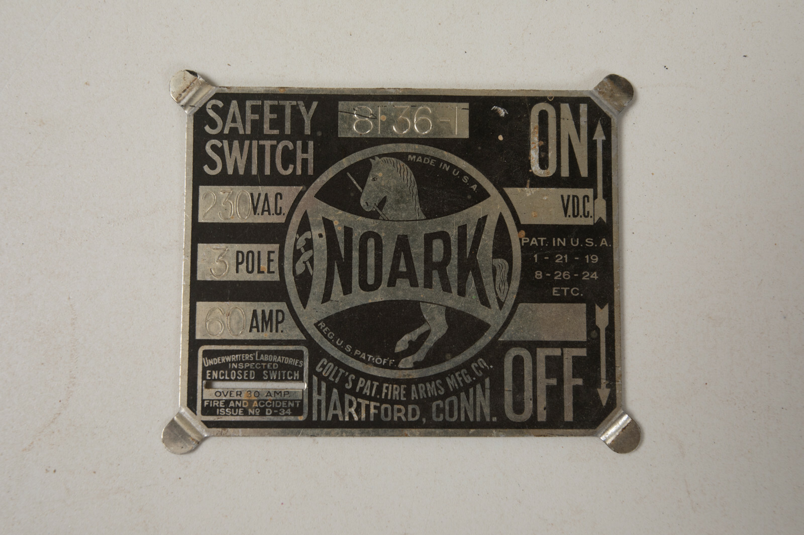 Noark Safety Switch Sign (WD1-1) Aluminum Horse On Off 8136-1 230 Volts