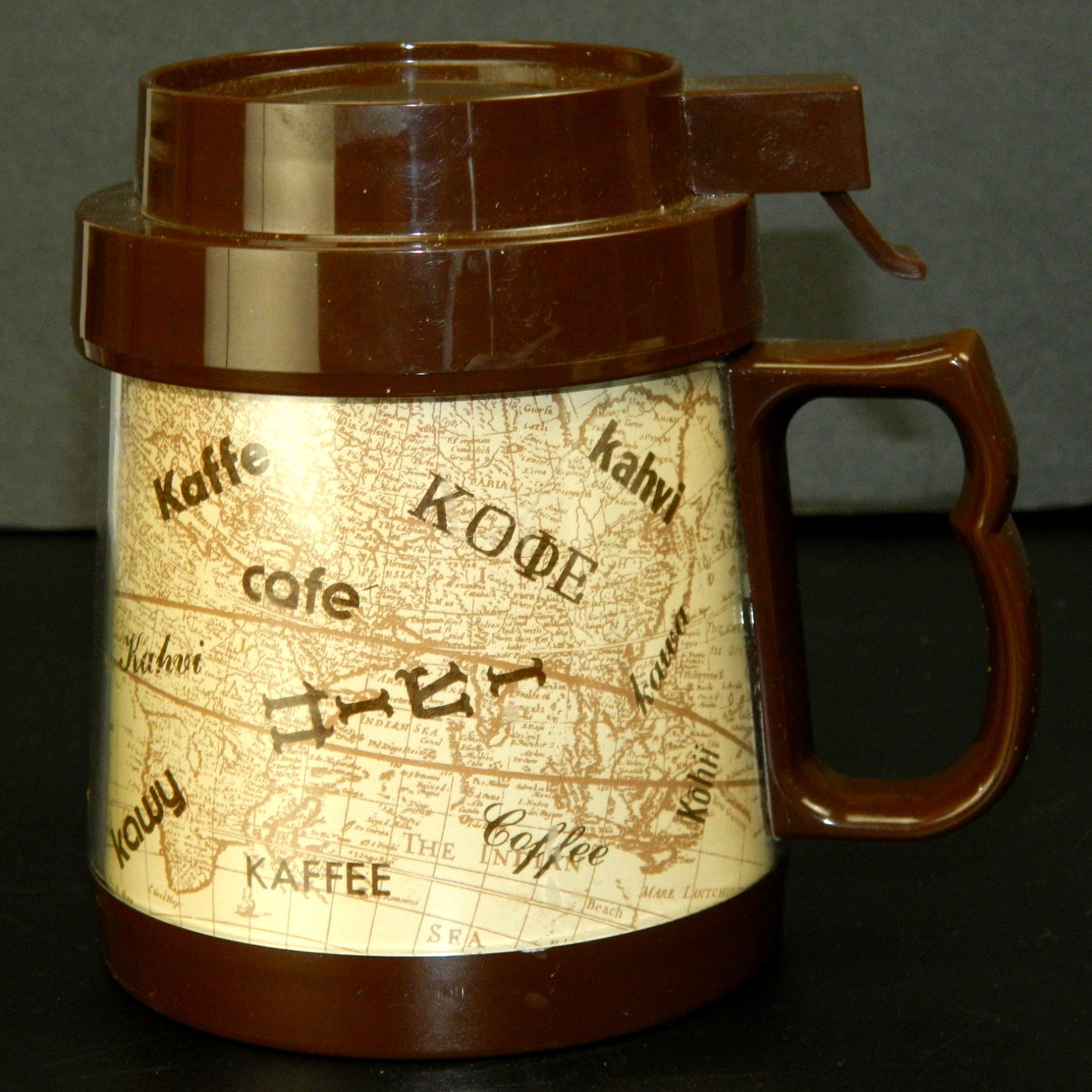 Diner Style Coffee Mug w Lid Thermo-Serv Over 20 Kaffe Languages Vtg Plastic NOS