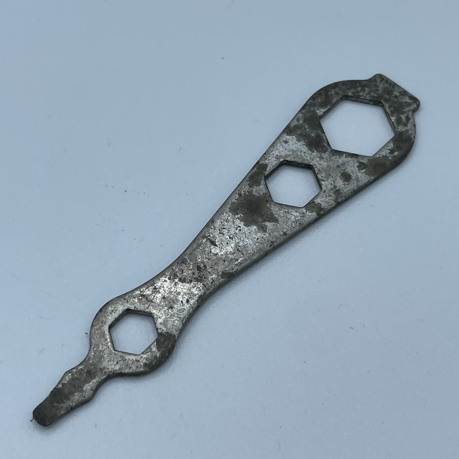 Vintage Unbranded Metal Fishing Reel Tool Wrench Screw Driver Multi-tool Wrench