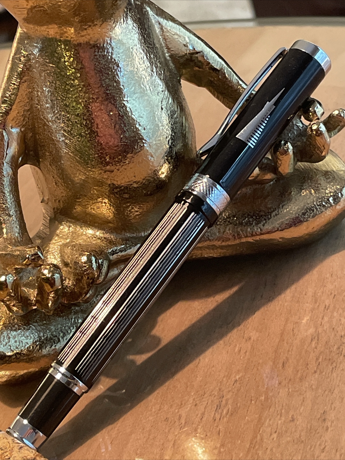 Transamerica pyramid Building Writing pen Heavy, Classy, Collectible, Rare.