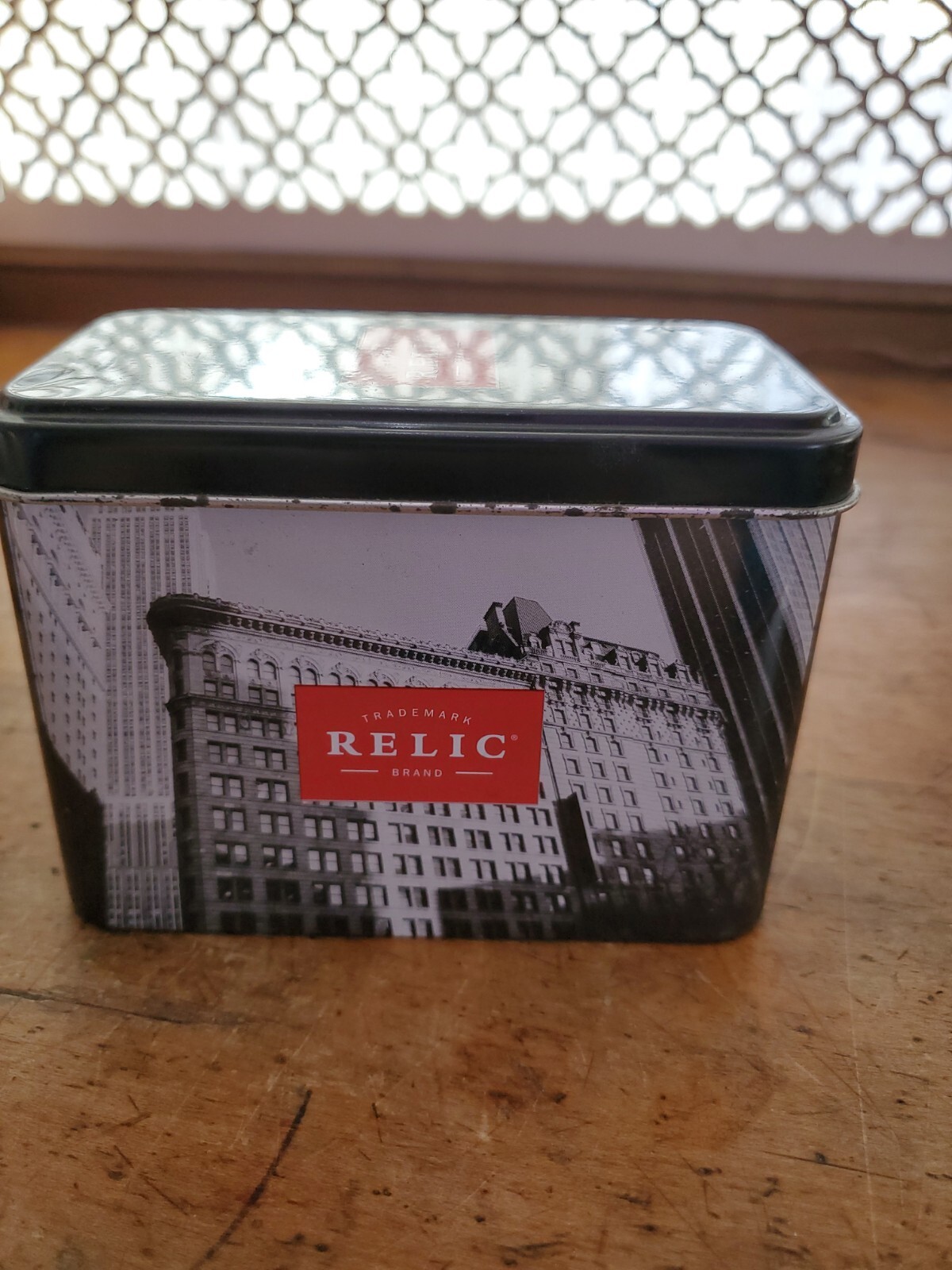 Tin Trademark Relic Brand Black Red White City Scene Papers D