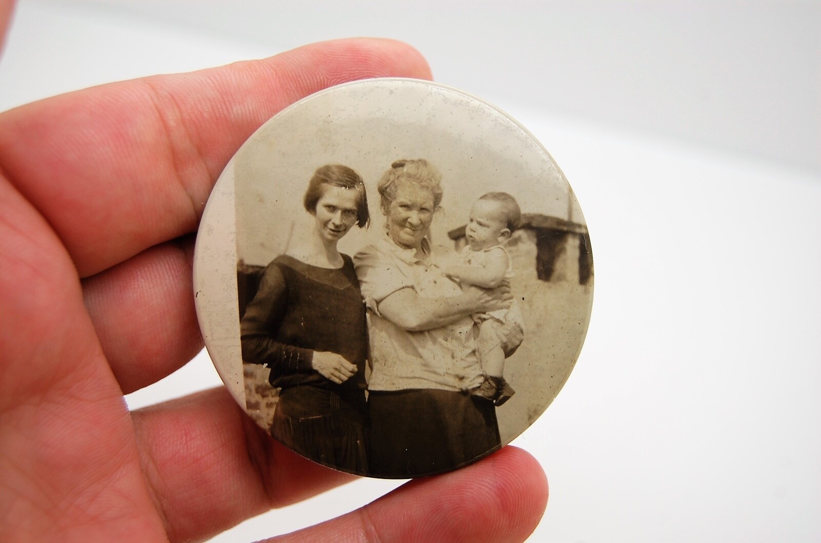 LOT OF TWO ANTIQUE PHOTO POCKET / PURSE MIRROR FAMILY PORTRAITS