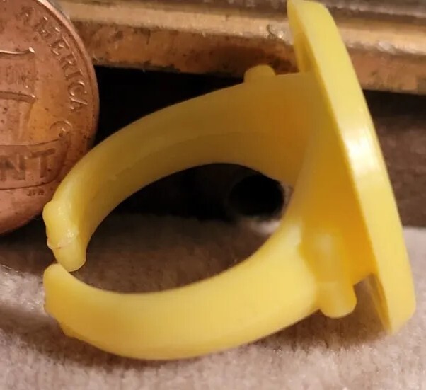Vintage KIDS RAINBOW UNICORN PLASTIC RING TOY jewelry