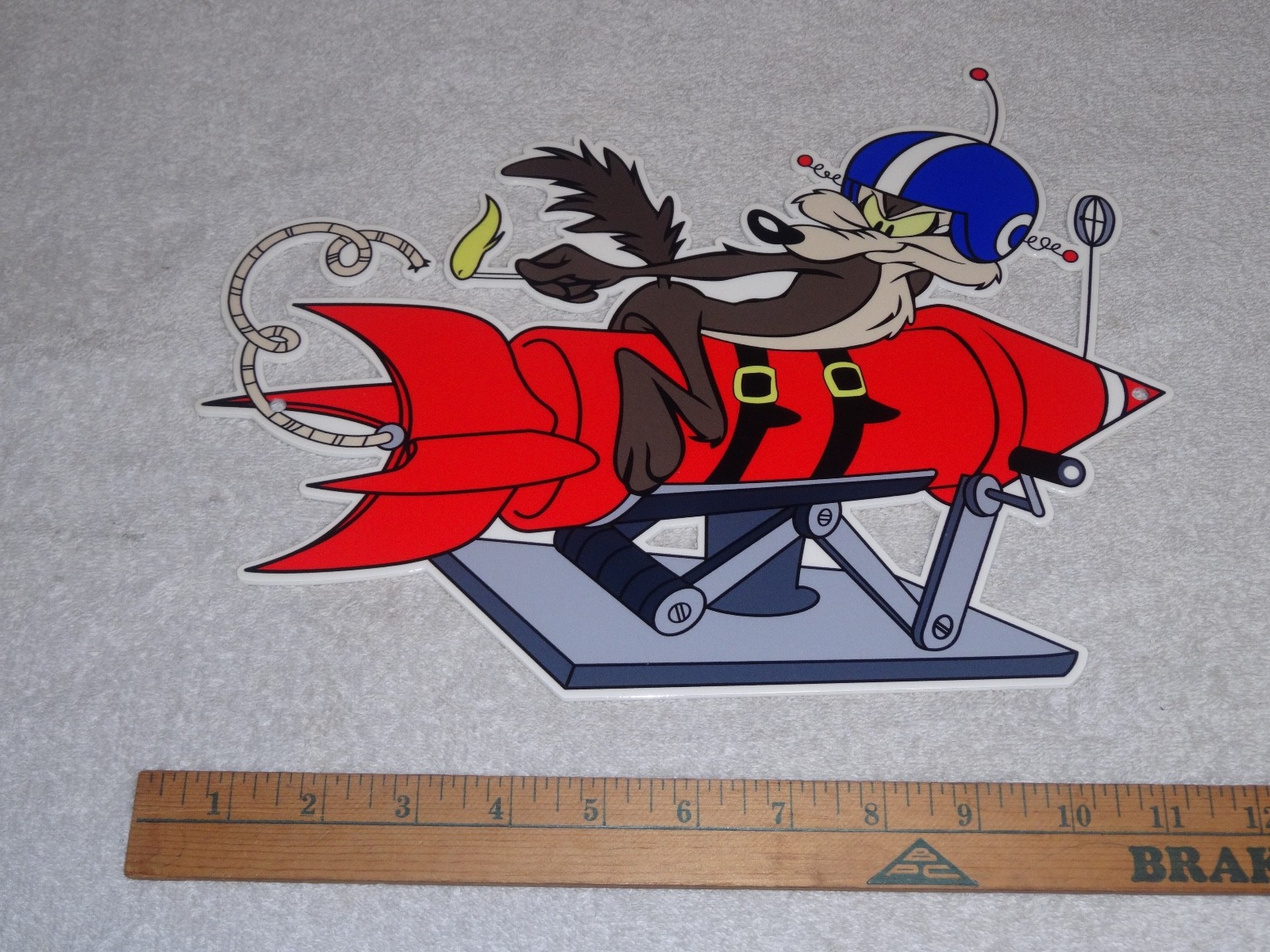 VINTAGE WILE E. COYOTE & ROCKET 12″ METAL LOONEY TUNES ROAD RUNNER GASOLINE SIGN