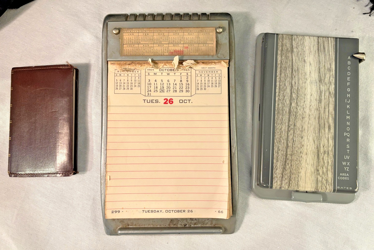 Vtg Lot: Gas station DESK CALENDAR 1965 & Bates METAL ADDRESS FLIP FINDER