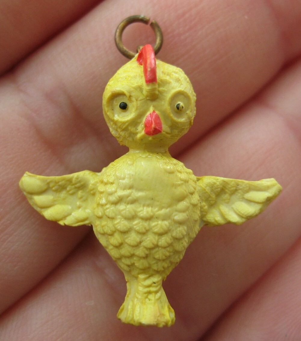 1940’s VINTAGE Celluloid BABY BIRD CHICK Chicken Charm Cracker Jack Toy Prize