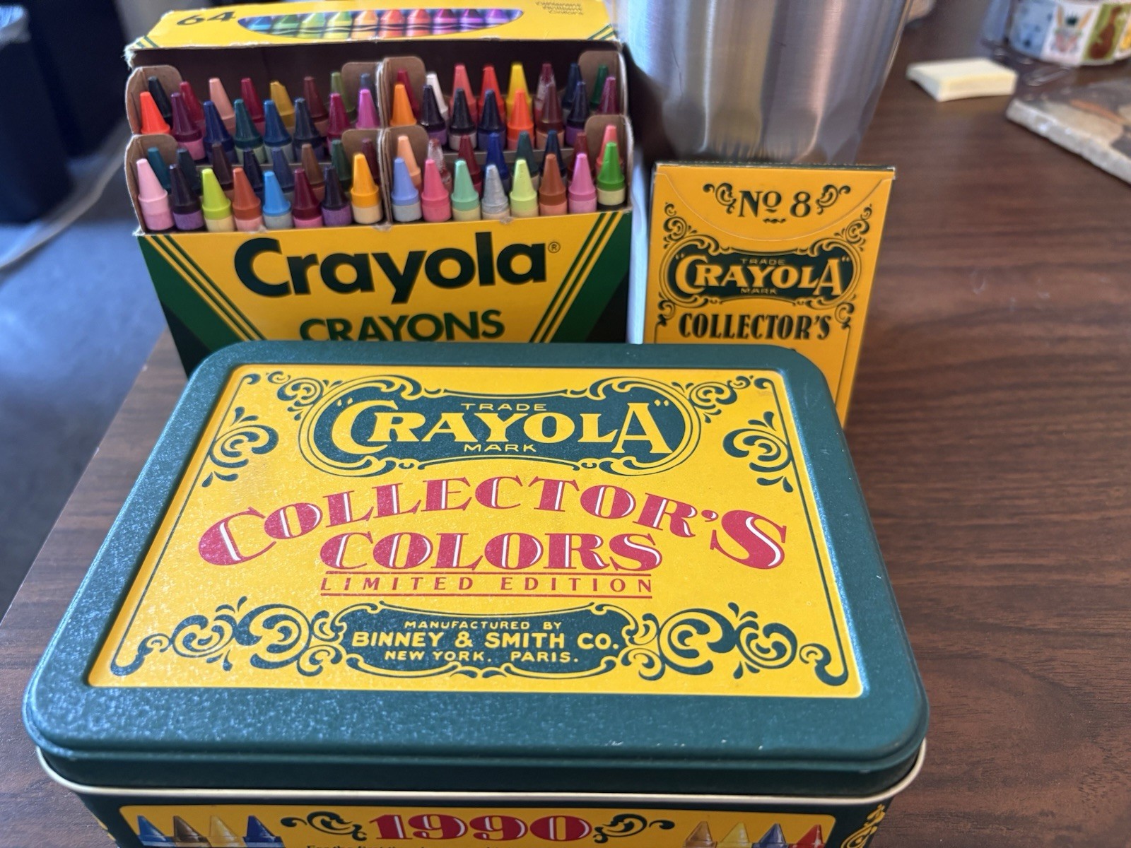Vintage Crayola Collectors Colors Limited Edition Tin with 72 Crayons 1990 New