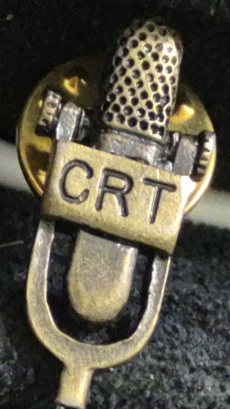c 1990s PULSE RADIO MIC FM RADIO Pinback Pin Advertising