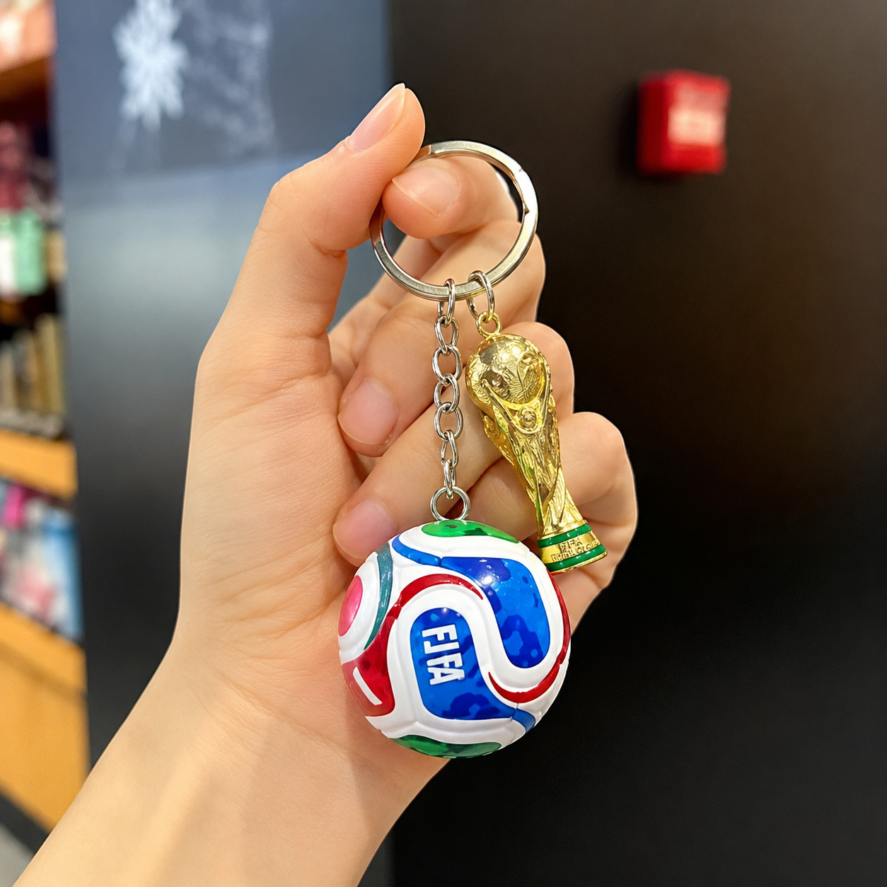 WC2026 gift keychain Soccer/Football FIFA World Cup Trophy and Trionda ball ⚽️