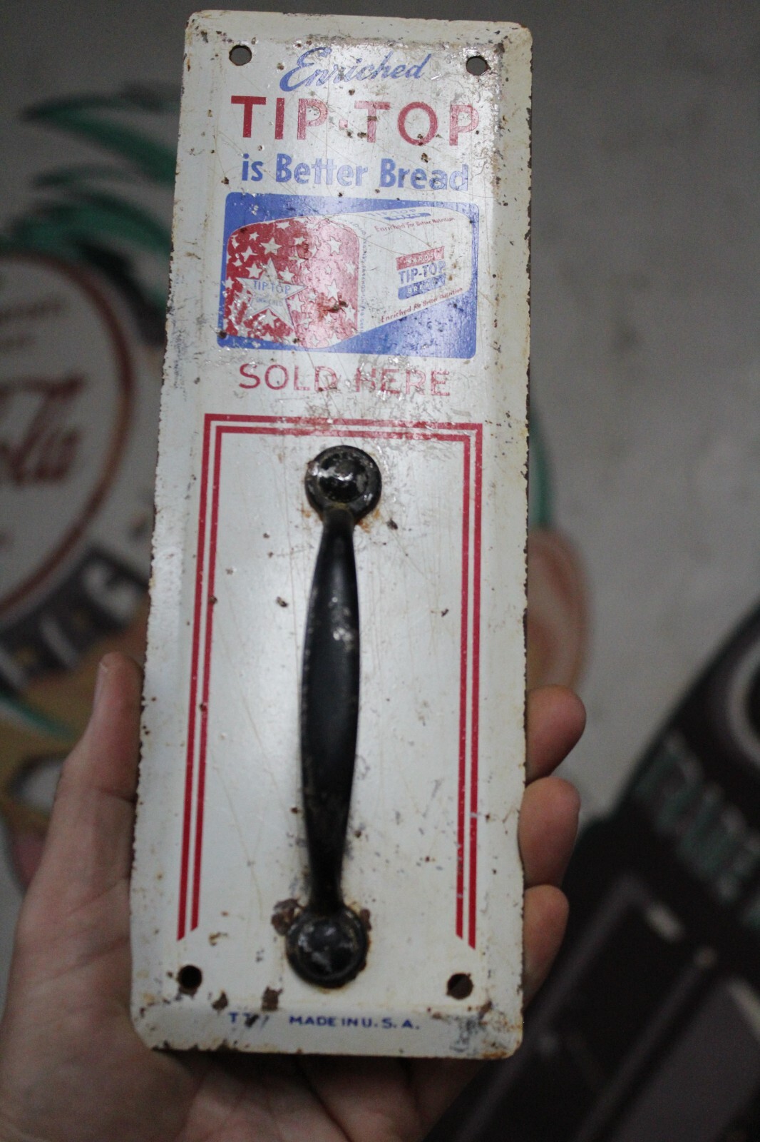 WARDS TIP TOP STAR BREAD LOAF DOOR PULL HANDLE PAINTED METAL SIGN 10″ TALL 1950s